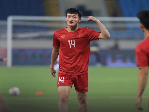 Tiền vệ Nguyễn Hoàng Đức – 1m84