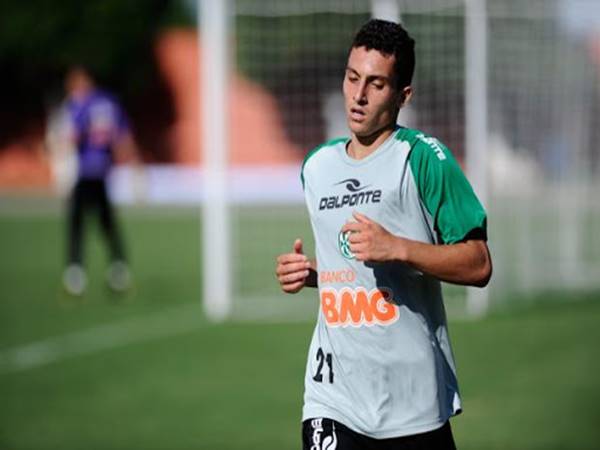 Alex Telles trong màu áo CLB Juventude