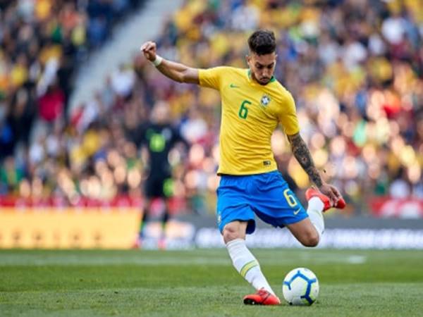 Alex Telles trong màu áo ĐTQG Brasil