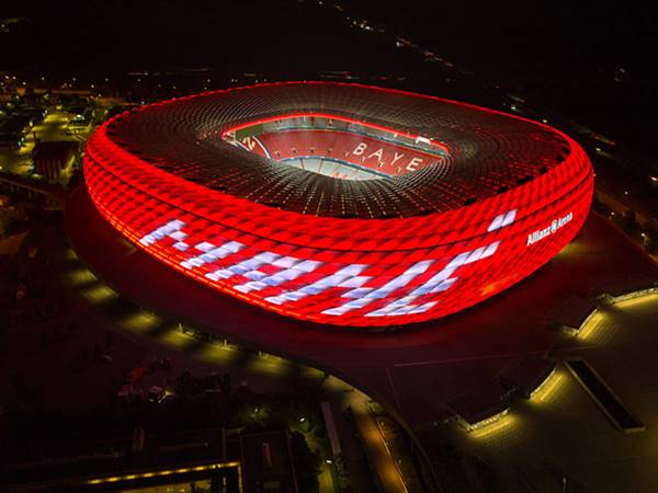 Allianz Arena vào ban đêm