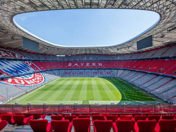 Khung cảnh bên trong sân Allianz Arena Khung cảnh bên trong sân Allianz Arena
