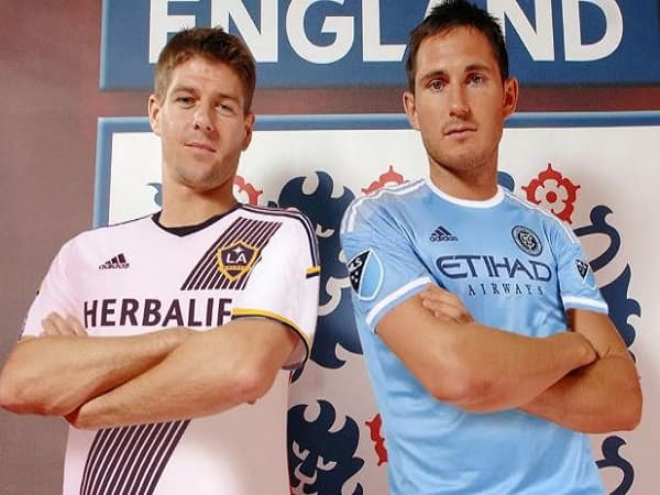 Frank Lampard và Steven Gerrard là 2 tiền vệ ghi nhiều bàn thắng nhất Premier League