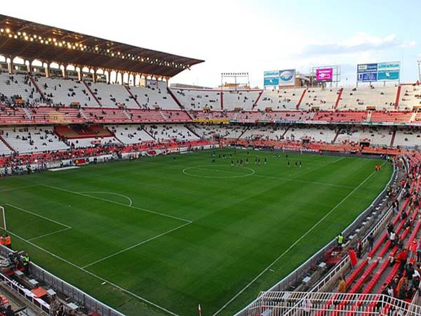 Hình ảnh bên trong sân vận động Ramon Sanchez Pizjuan của Sevilla Hình ảnh bên trong sân vận động Ramon Sanchez Pizjuan của Sevilla