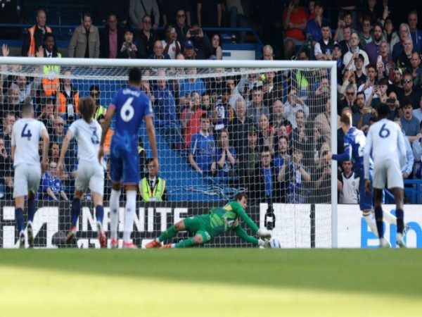 Leicester tiếp tục sa lầy, nguy cơ xuống hạng ngày càng rõ rệt