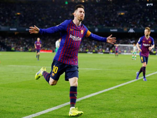 Messi đá ở vị trí nào trong sự nghiệp đỉnh cao của anh?
